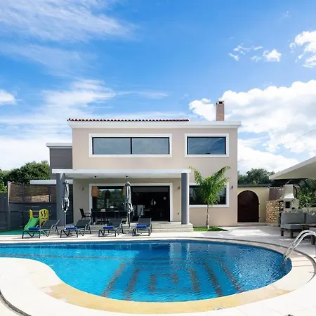 Akira Villa *