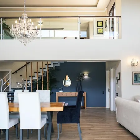 Villa Akira *