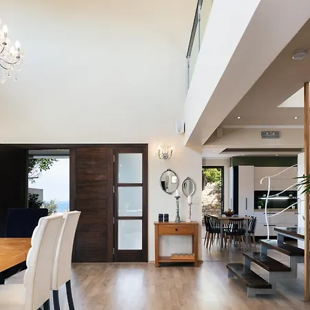 Akira Villa