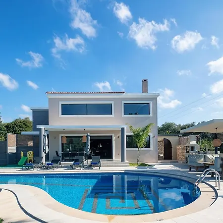 Akira Villa *