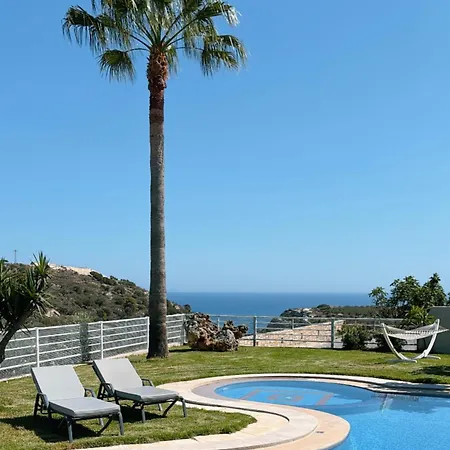 Akira Villa *